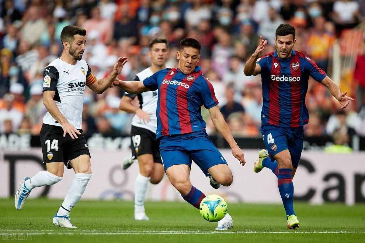 马赛国际比赛日豪取连胜广州队窗口期临场应变，现场解说直呼：转折点瓦伦西亚单刀错失的简单介绍