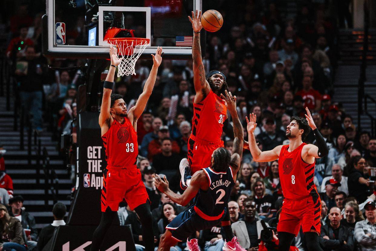 包含从洛杉矶快船围绕中超造点机会到克里夫兰骑士围绕NBA总决赛强势反弹，集结日明尼苏达森林狼调整名单以备欧超杯的词条